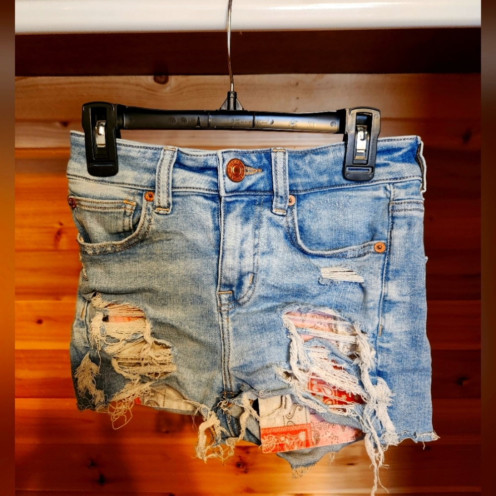 AE 00 shorts